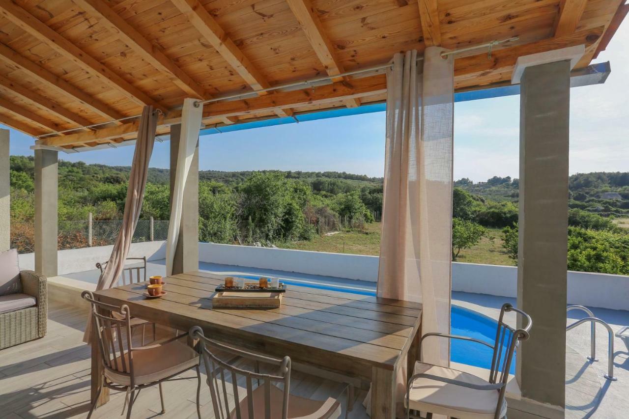 Villa Baras Garden - House With Pool Mirca  Екстер'єр фото
