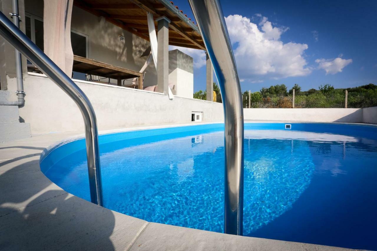 Villa Baras Garden - House With Pool Mirca  Екстер'єр фото
