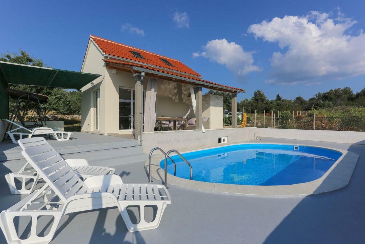 Villa Baras Garden - House With Pool Mirca  Екстер'єр фото