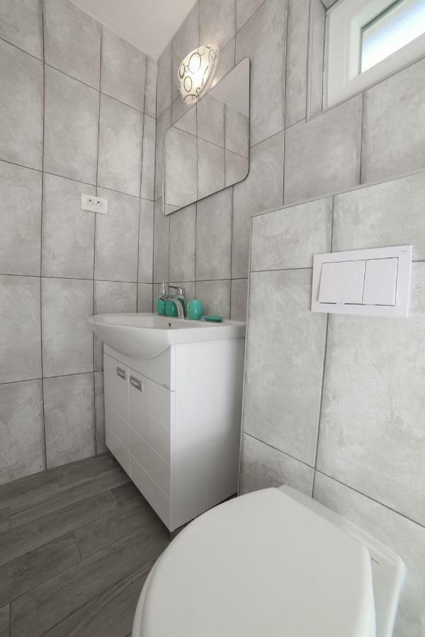 Villa Baras Garden - House With Pool Mirca  Екстер'єр фото