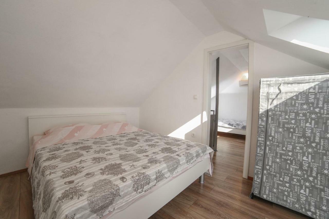 Villa Baras Garden - House With Pool Mirca  Екстер'єр фото
