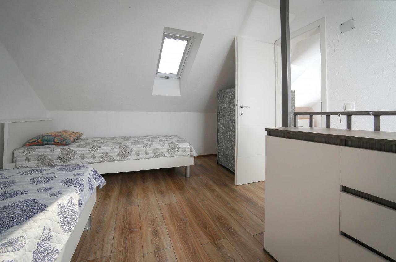 Villa Baras Garden - House With Pool Mirca  Екстер'єр фото